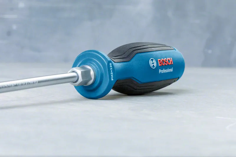 Bosch Pro-set met de GSR 12V-15-schroevendraaier en handgereedschap