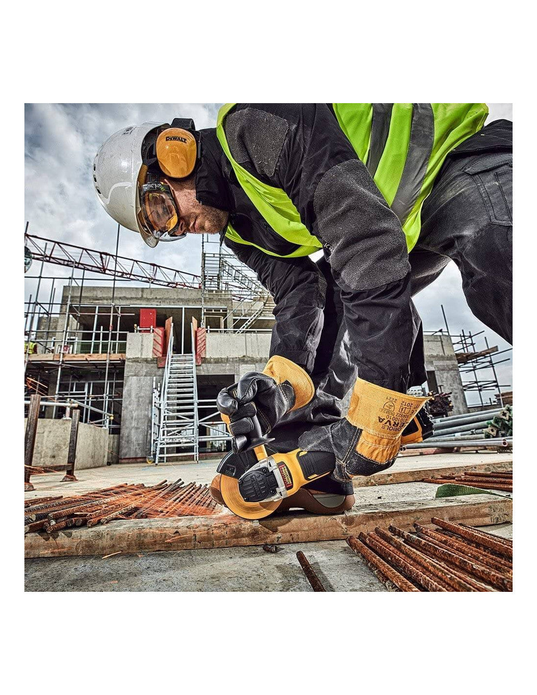 Dewalt DCG405P3 18V XR 125mm haakse slijper met 3 x 5Ah accu's + lader + draagtas