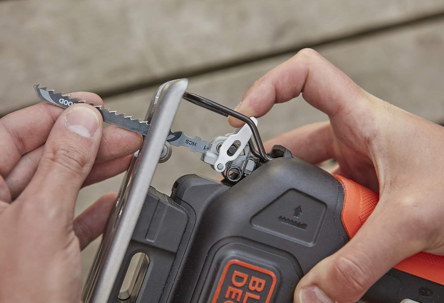 12V decoupeerzaag met houtzaagblad Black+Decker BDCJS12N