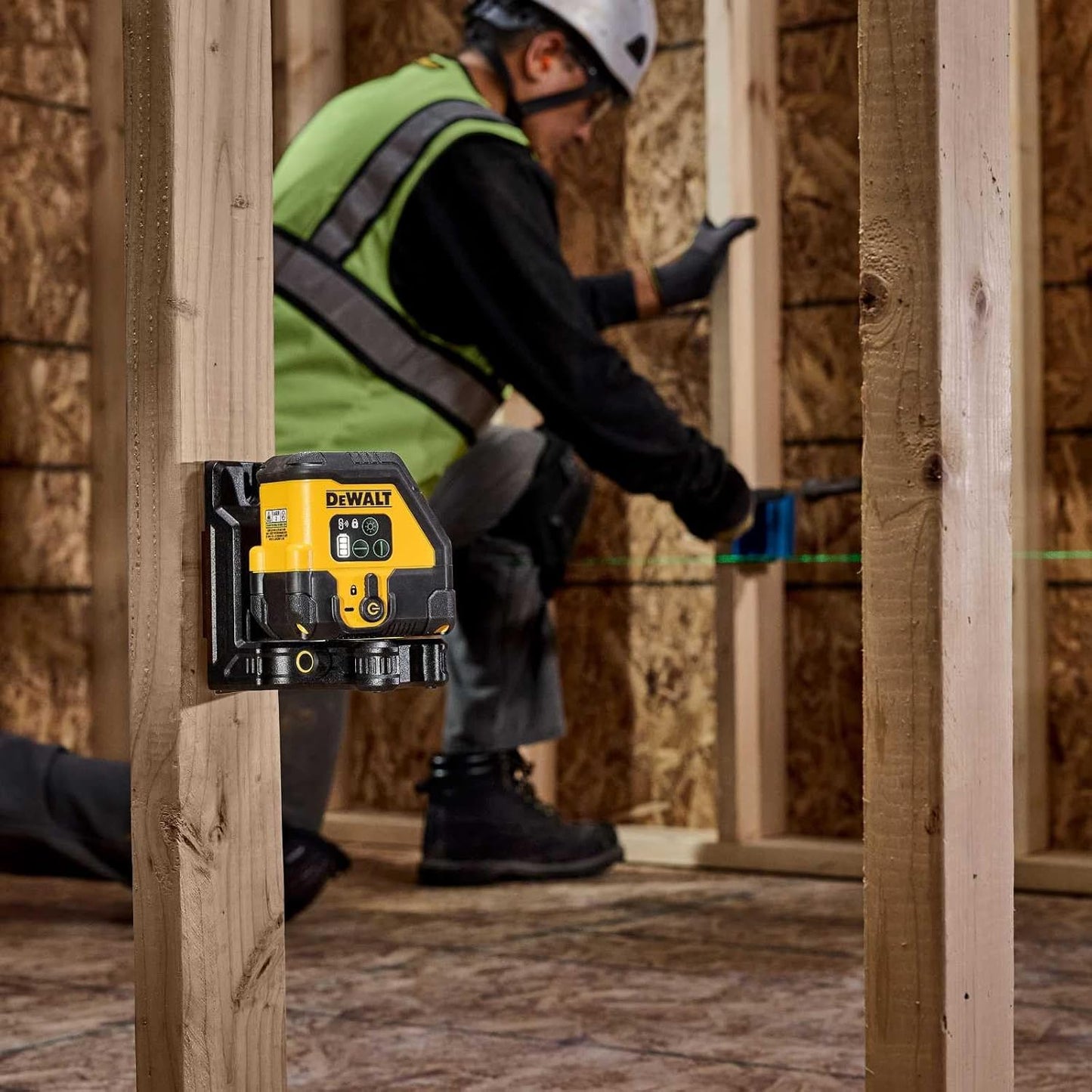Dewalt DCLE14201GB 2-Line Cross-Line USB-C Self-Leveling Green Laser Level
