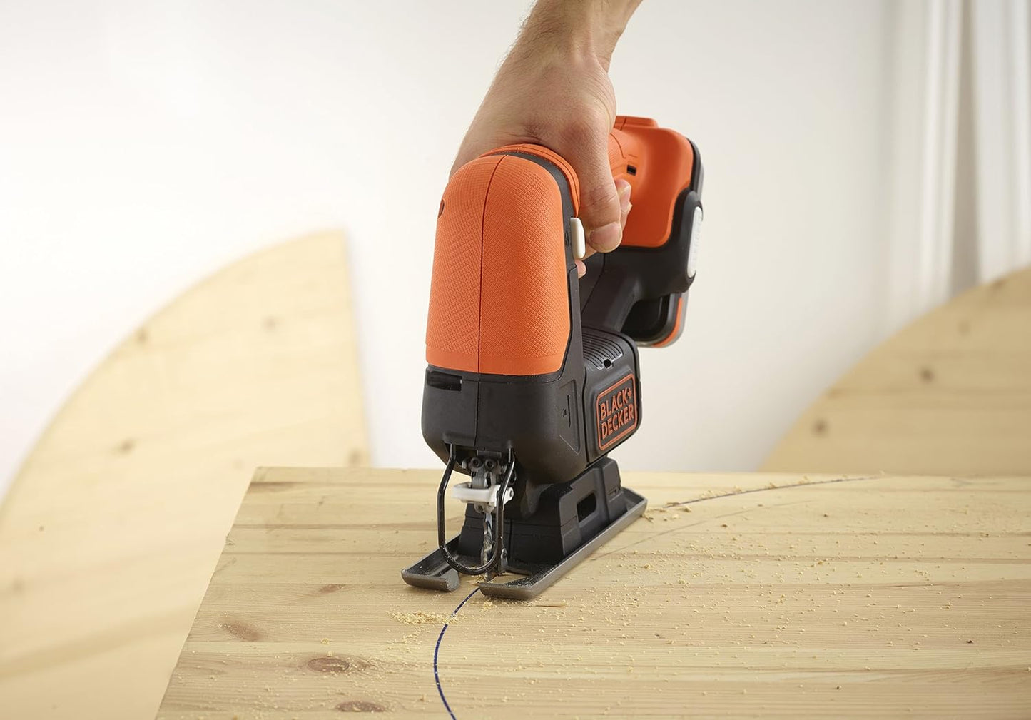 12V decoupeerzaag met houtzaagblad Black+Decker BDCJS12N