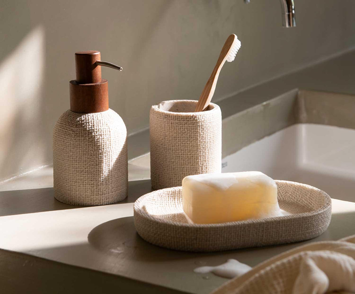 Andrea House dienblad van gestructureerd polyhars