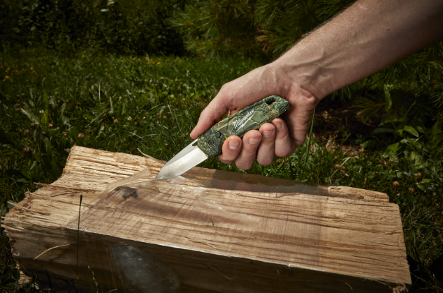 Mes met scherp lemmet, camouflage FASTBACK Milwaukee