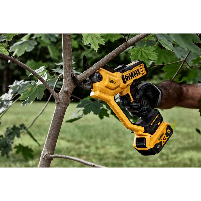 Dewalt XR 18V Cordless Pruner with Battery and Charger DCMPP568P1