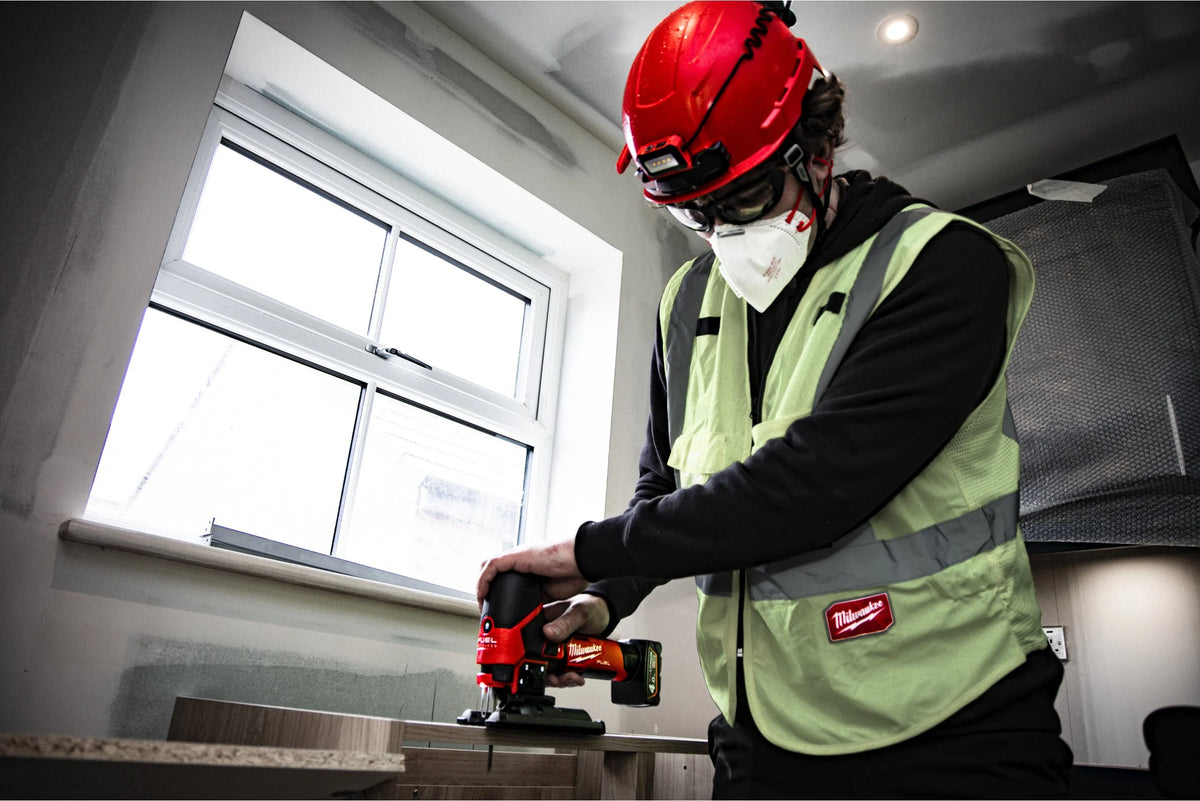 Milwaukee M12 Fuel subcompacte decoupeerzaag + 2Ah-accu + 4Ah-accu + oplader + koffer M12 FJS-422X