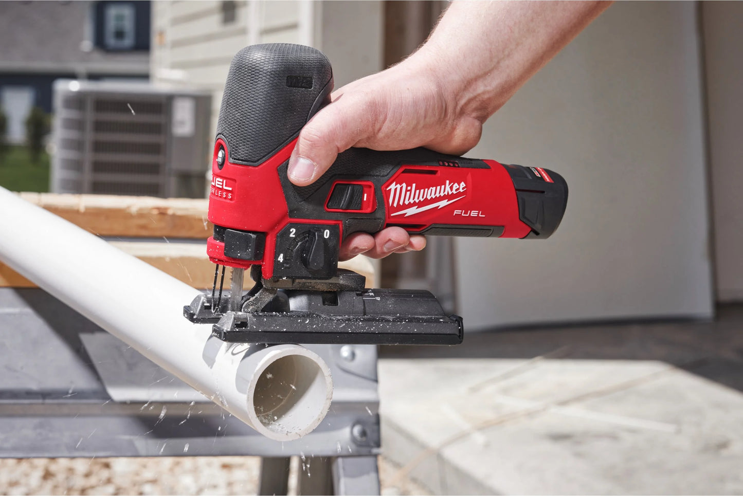 Milwaukee M12 Fuel subcompacte decoupeerzaag + 2Ah-accu + 4Ah-accu + oplader + koffer M12 FJS-422X