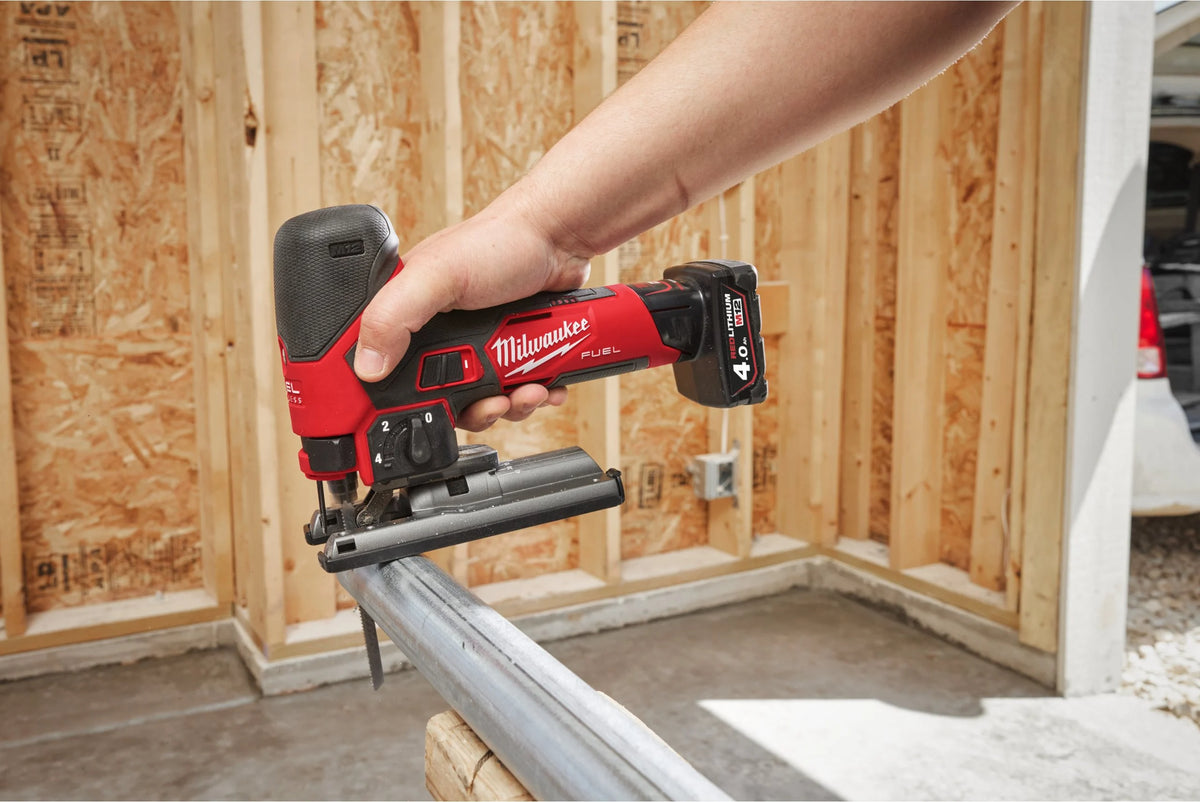 Milwaukee M12 Fuel subcompacte decoupeerzaag + 2Ah-accu + 4Ah-accu + oplader + koffer M12 FJS-422X