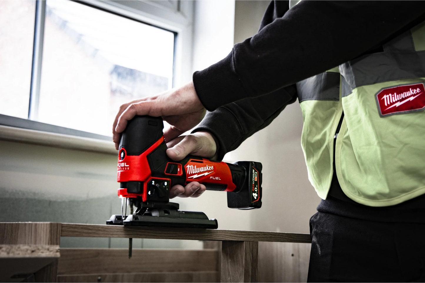 Milwaukee M12 Fuel subcompacte decoupeerzaag + 2Ah-accu + 4Ah-accu + oplader + koffer M12 FJS-422X