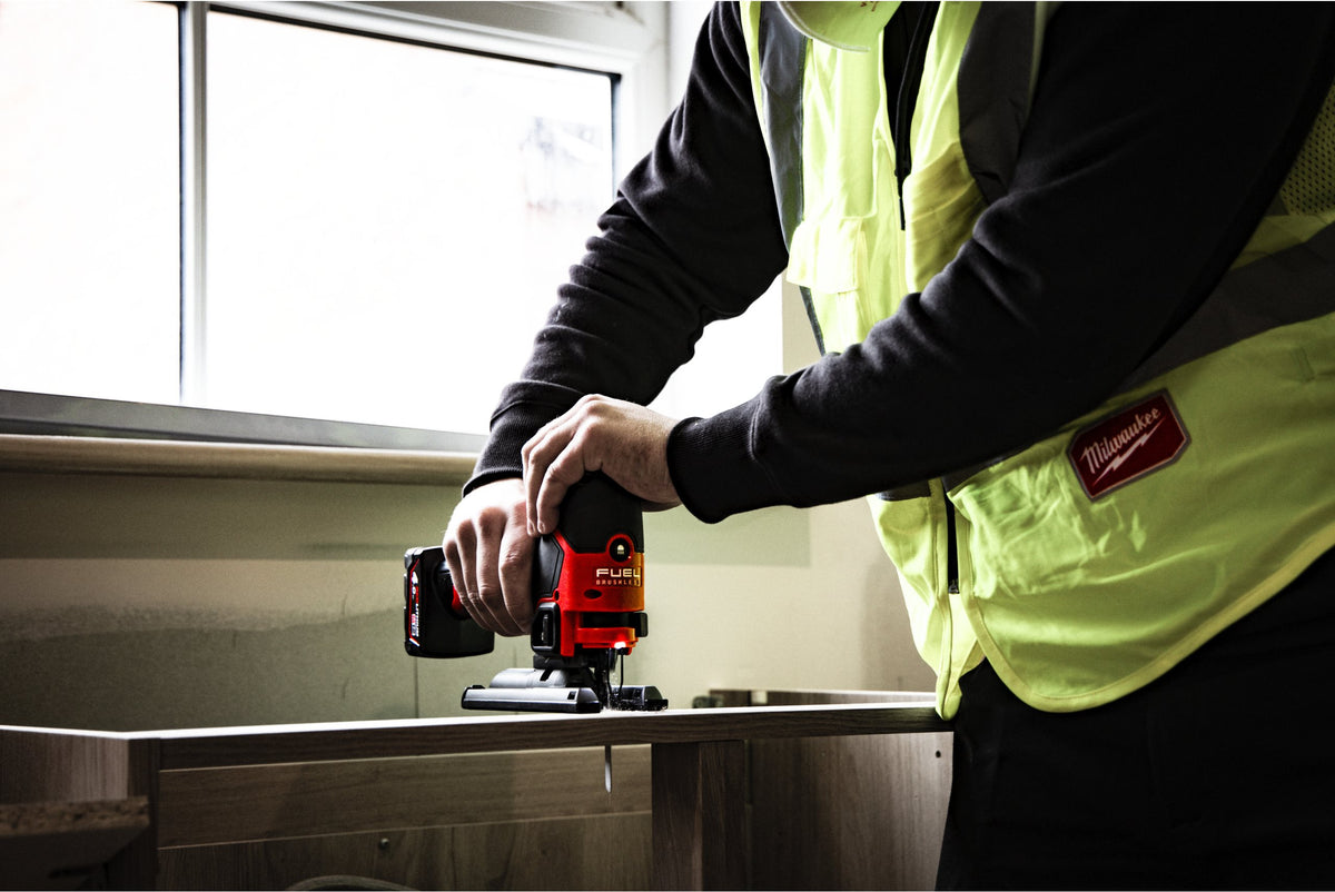 Milwaukee M12 Fuel subcompacte decoupeerzaag + 2Ah-accu + 4Ah-accu + oplader + koffer M12 FJS-422X