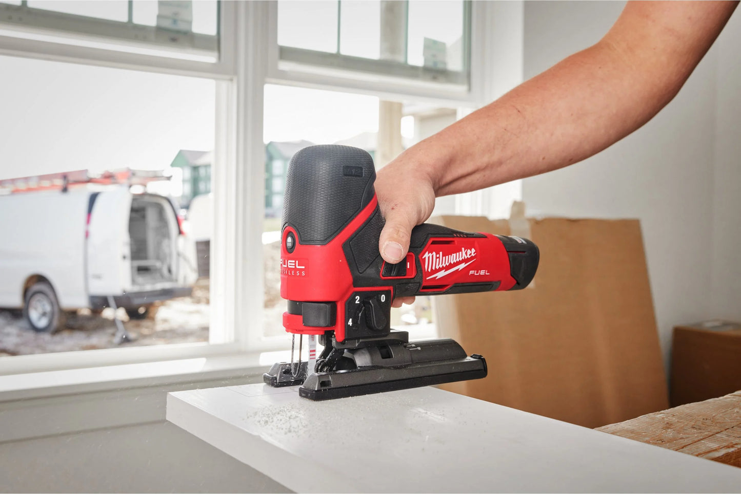 Milwaukee M12 Fuel subcompacte decoupeerzaag + 2Ah-accu + 4Ah-accu + oplader + koffer M12 FJS-422X