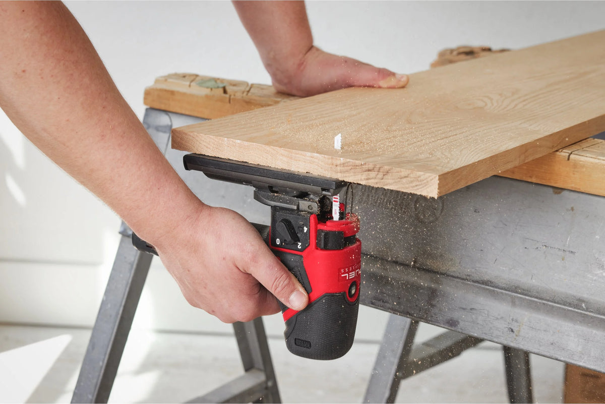 Milwaukee M12 Fuel subcompacte decoupeerzaag + 2Ah-accu + 4Ah-accu + oplader + koffer M12 FJS-422X