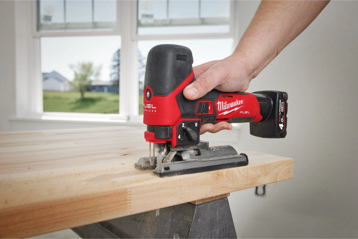 Milwaukee M12 Fuel subcompacte decoupeerzaag + 2Ah-accu + 4Ah-accu + oplader + koffer M12 FJS-422X