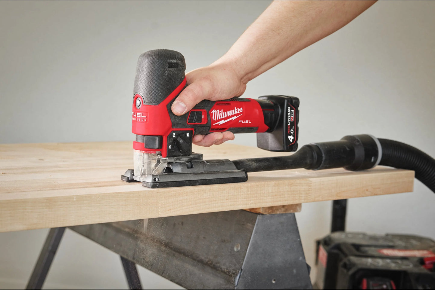 Milwaukee M12 Fuel subcompacte decoupeerzaag + 2Ah-accu + 4Ah-accu + oplader + koffer M12 FJS-422X